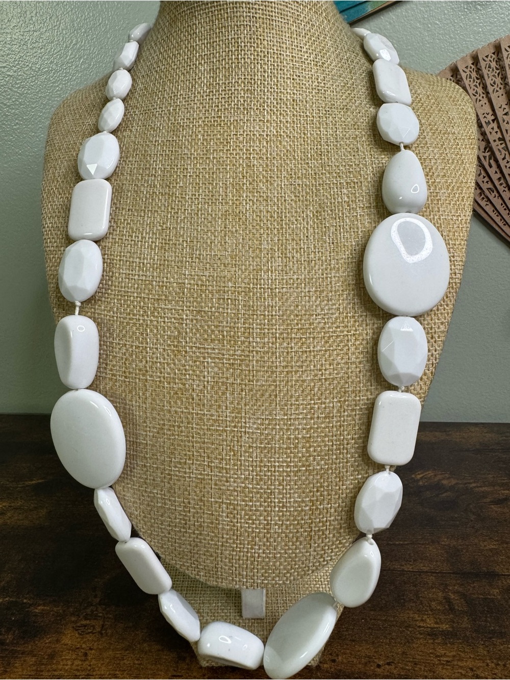 Vintage White Bold Geometric Chunky Bead Necklace - Acrylic